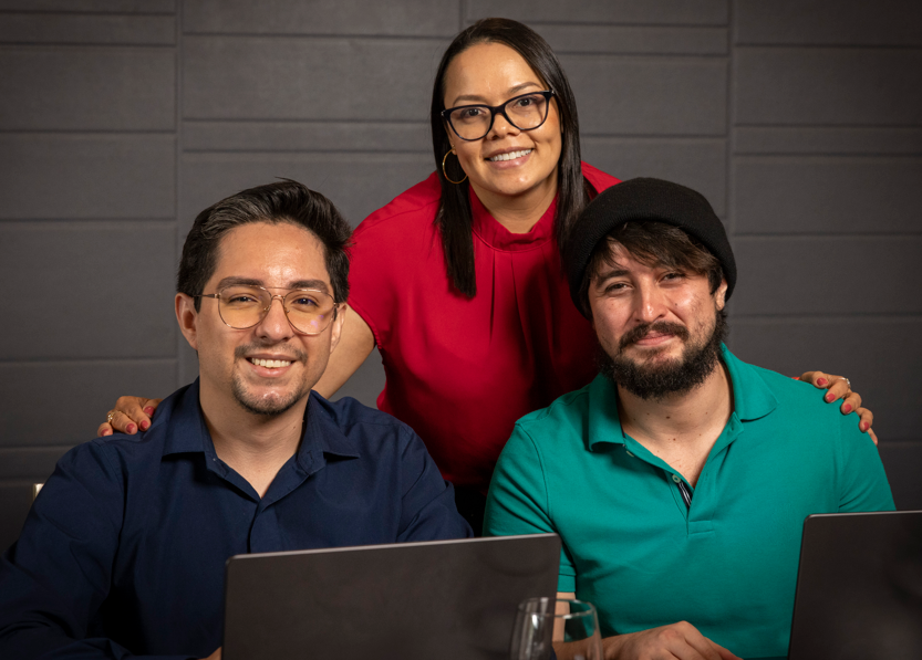 Equipo de desarrollo colaborando